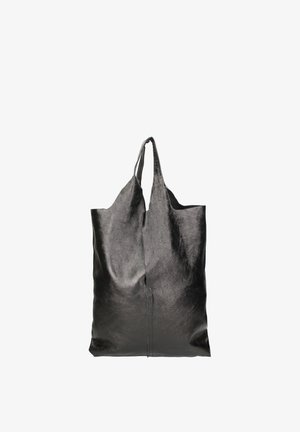 Sac fourre-tout noir et brillant en matériau texturé sans quincaillerie visible. Présente un design minimaliste et deux poignées allongées.