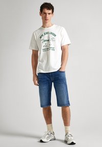 Pepe Jeans STRAIGHT - Jeans Shorts - denim/blue denim - Zalando.ch