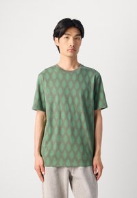 Scotch & Soda REGULAR FIT - T-shirts med print - thyme
