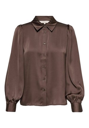 Blouse marron en satin à manches longues avec devant boutonné, manches bouffantes, col pointu et poignets avec revers.