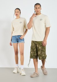 Thumbnail Image 2