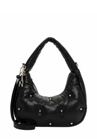 Borsa a spalla in pelle nera con manico imbottito, borchie a forma di cuore dorate e ciondoli con le lettere "N" ed "E" sul lato.