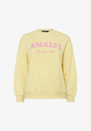 Vaaleankeltainen pitkähihaisen collegepaita, jossa isot vaaleanpunaiset kirjaimet "AMALFI" ja alla kursiivilla teksti "La Dolce Vita".