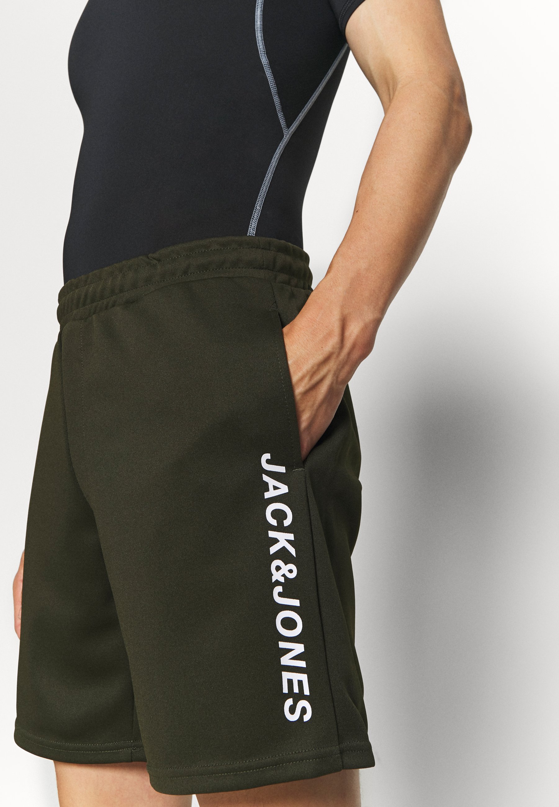 Jack \u0026 Jones Performance JCOZBIG LOGO SHORTS - Korte broeken - forest  night/kaki - Zalando.nl