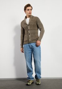 Pier One Strickjacke - khaki melange