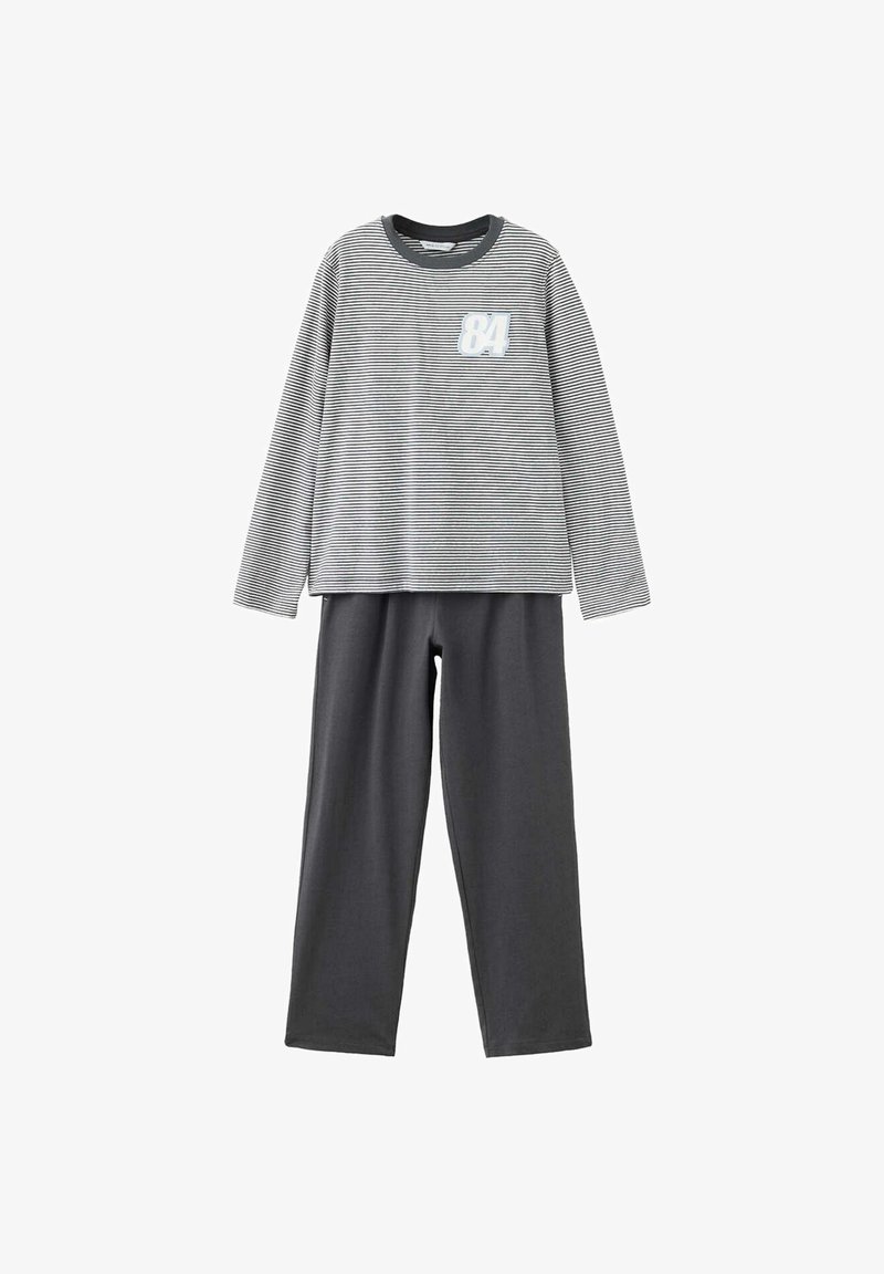 Haut à manches longues rayé noir et blanc avec "84" sur la poitrine, associé à un pantalon gris foncé uni, présenté sur fond blanc.