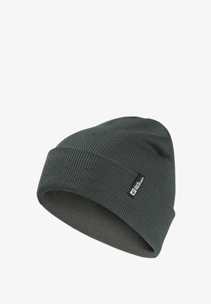 Berretto di lana di colore verde scuro, realizzato in tessuto a maglia, con una texture a coste, risvolto e una piccola etichetta logo su un lato.