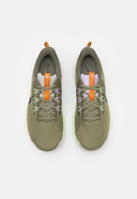 Nike Performance REACTX PEGASUS 5 - Tenisice za trail trčanje - medium olive/anthracite/neutral olive/vapor green/lilac bloom