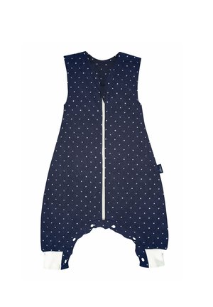 Marineblauer ärmelloser Jumpsuit mit weißem Sternmuster, Frontreißverschluss und weißen umgeschlagenen Säumen an den Knöcheln; hergestellt aus weichem, flexiblem Stoff.