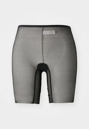 Czarne, przejrzyste szorty sportowe o lekko teksturowanym wykończeniu, z elastycznym pasem w talii i wspierającym wnętrzem.