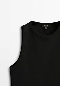 Débardeur noir sans manches avec un col rond, présentant une texture lisse et des coutures minimales. Le tissu semble léger et extensible.