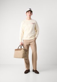 GANT GRAPHIC C NECK - Sweatshirt - cream