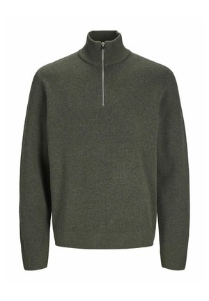 Suéter de punto verde oscuro con un alto cuello y un frontal con media cremallera, con mangas largas y un acabado texturizado.