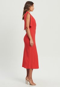 TUSSAH POPPY MIDI  - Pouzdrové šaty - red