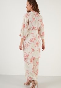 LELA TWO PIECE SET - REGULAR FIT - Vest - salmon