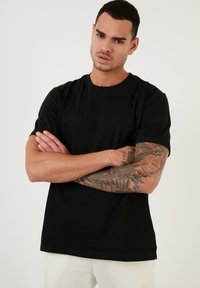 Buratti REGULAR FIT - Paprasti marškinėliai - black