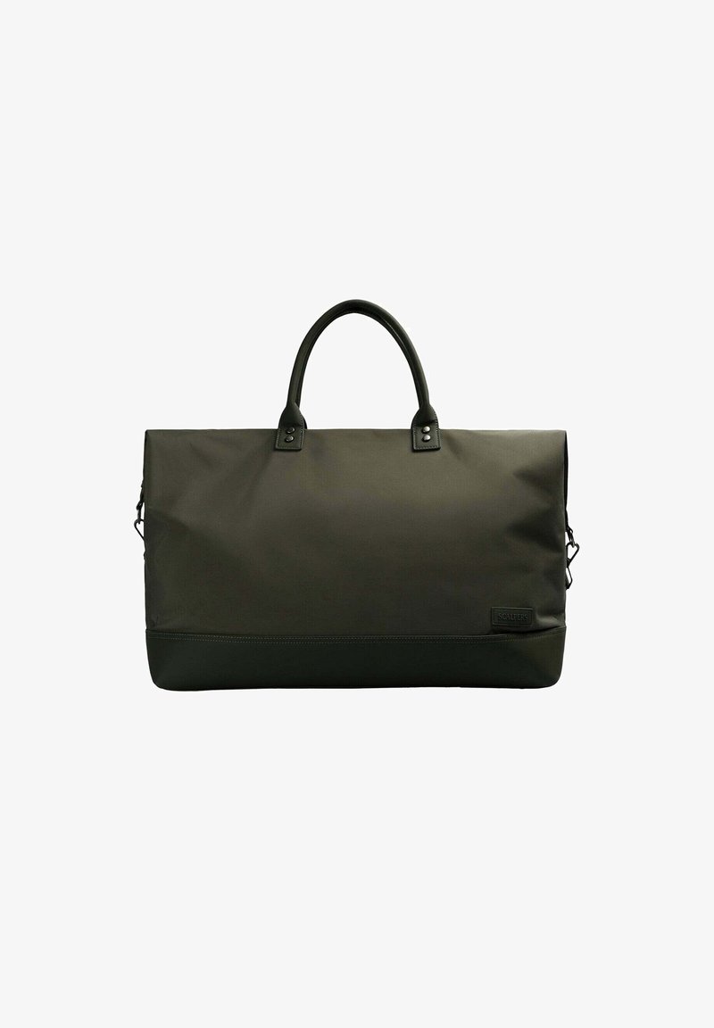 Bolsa de deporte de nylon suave en un verde oscuro, con asas robustas, lados con cremallera y un fondo de cuero texturizado. Presenta un diseño y una marca minimalistas.