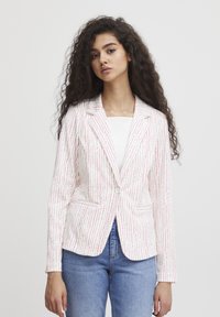 Blazer met een wit en roze gestreept patroon, voorzien van een enige knoopsluiting, twee voorzakken en een getailleerde pasvorm. Katoenen stof.