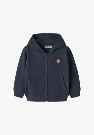 Sweat à capuche zippé bleu marine pour enfants avec poches avant et petite fraise brodée sur la poitrine gauche.