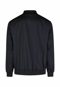 Schwarze Bomberjacke mit glattem, glänzendem Material. Gerippter Kragen und Bündchen, elastischer Taillenbund und keine sichtbaren Logos oder Verzierungen.