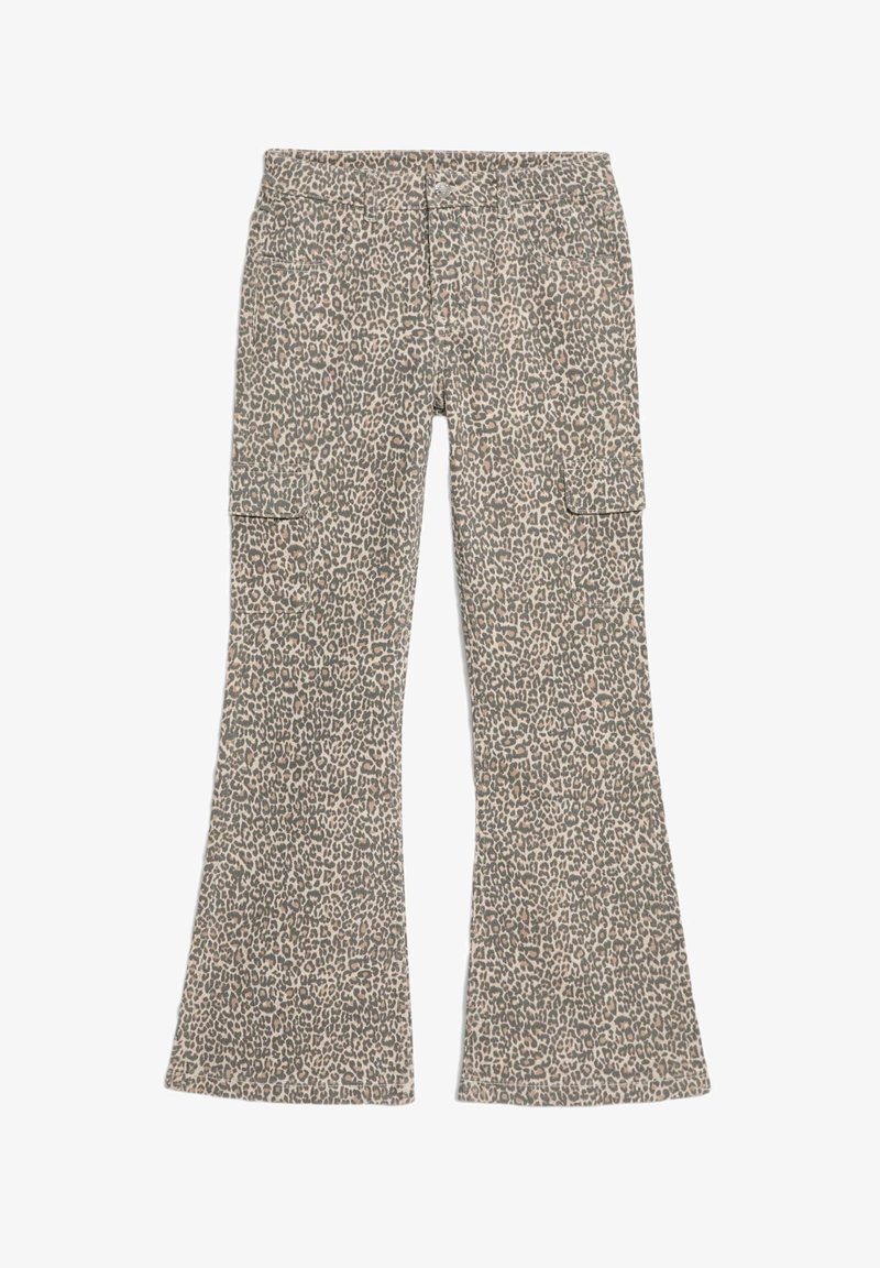 Spodnie cargo z rozszerzanymi nogawkami w beżowo-brązowy wzór w cętki. Oferują kieszenie naszywane po bokach, wykonane z lekkiego materiału.