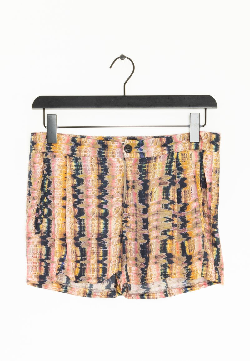 Shorts colorati con un motivo astratto multicolore che presenta tonalità di rosa, oro e blu navy. Progettati con chiusura a bottone e tasche laterali.