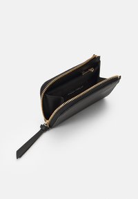 Anna Field Monedero - black