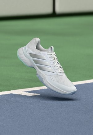 adidas Performance, GAMECOURT 3 - Chaussures de tennis toutes surfaces - footwear white/silver-coloured metallic/ice blue