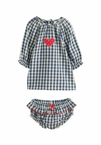Blaue und weiße Gingham-Kleid mit langen Ärmeln, elastischen Bündchen und rotem Herz-Applikation, kombiniert mit passenden Rüschen-Shorts.