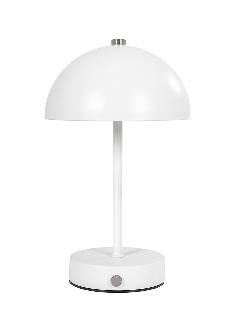 Biała lampa biurkowa z kloszem w kształcie kopuły, cylindryczną podstawą i metalowym przyciskiem włącz/wyłącz. Gładka powierzchnia o minimalistycznym designie.