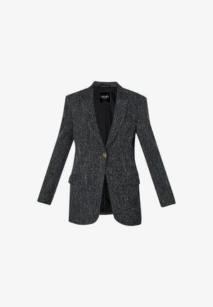 Blazer grigio con texture, colletto a rever, chiusura con un bottone e due tasche frontali. L'interno è foderato in un nero uniforme.
