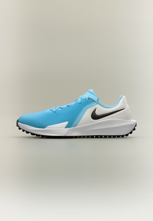 Vue latérale d'une chaussure de course Nike bleue et blanche avec un logo Swoosh noir et une semelle noire texturée sur un fond uni.