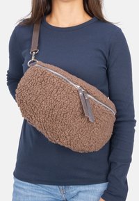 Seasons of April FLUFFY - Umhängetasche - schoko