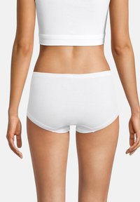 Boxer shorts bianchi in cotone con una texture liscia, caratterizzati da un design semplice e da un elastico in vita, visti da dietro.