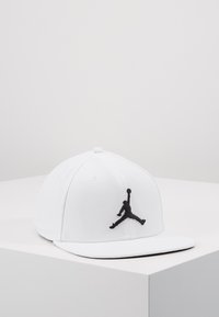 Jordan - PRO JUMPMAN SNAPBACK - Gorra - white/black Imagen en miniatura 1