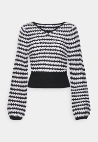 Pull court rayé noir et blanc avec col en V, poignets côtelés et motif en tricot texturé, doté de manches bouffantes et d'un ourlet élastique.