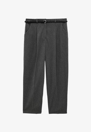 Pantalones de vestir gris oscuro con cinturón negro, con bolsillos laterales y corte recto, colocados planos sobre un fondo blanco.