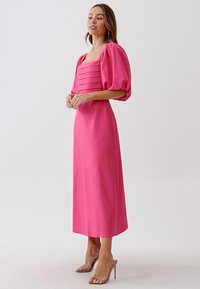 TUSSAH ROSANNA - Maxi šaty - hot pink
