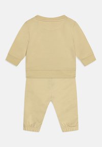 Calvin Klein Jeans MONOGRAM UNISEX SET - Melegítő - green haze