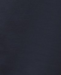 Tecido azul marinho com textura suave, apresentando um acabamento liso e sem padrões ou realces visíveis. Adequado para vestuário ou artigos têxteis.