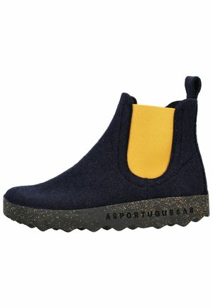 Marineblaue Stiefelette mit gelbem elastischem Seiteneinsatz, schwarz gesprenkelter Sohle und Zuglasche an der Ferse, entworfen für den Freizeitgebrauch.