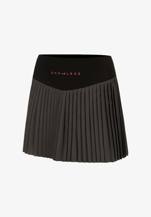 Falda negra plisada con un ancho cinturón negro que presenta la palabra "ENDLESS" en rojo. Confeccionada en una tela ligera y texturizada.