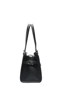 Czarna skórzana torebka o teksturowanej powierzchni, z dwoma paskami na ramię i akcentem w postaci klamry na froncie. Kompaktowy, trapezoidalny kształt.