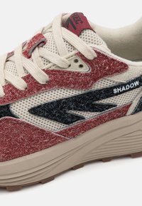 HI-TEC HTS74 SHADOW UNISEX - Tenisice - madder brown/pelican/black beauty