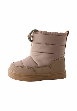 Beige gevoerde laars met een afgeronde neus, groene trekkoord, tan rubberen zool en een gewatteerde textuur op het bovenwerk voor isolatie.