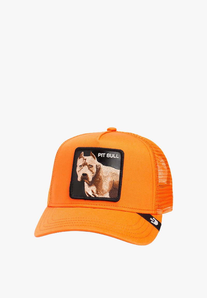 Orange Kappe mit einem Netzrücken, die auf der Vorderseite ein quadratisches gesticktes Patch eines Pitbulls zeigt, mit schwarzem Rand und Text über dem Bild.