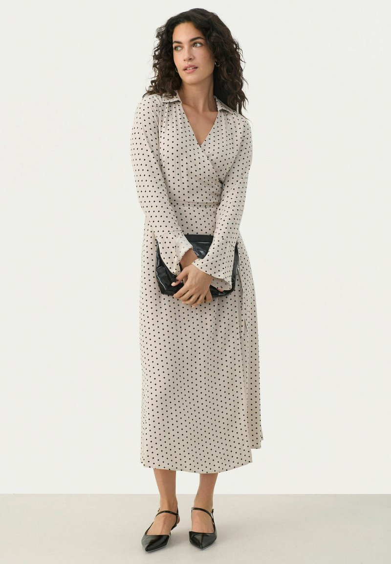 Part Two Jurk lichtbruin