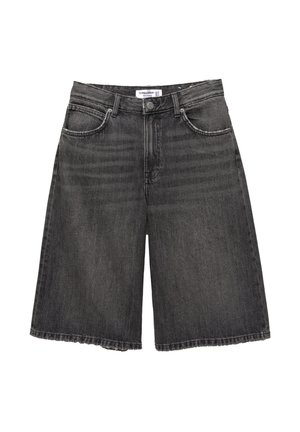 Dunkelgraue Denim-Shorts mit geradem Schnitt, fünf Taschen und Druckknopfverschluss. Merkmale sind der ausgefranste Saum und subtile Waschdetails.