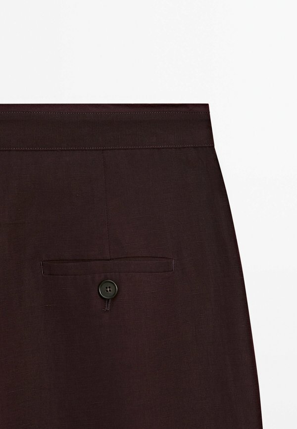 FLOWING WITH DARTS AND THIN WAISTBAND - Trousers - bordeaux2