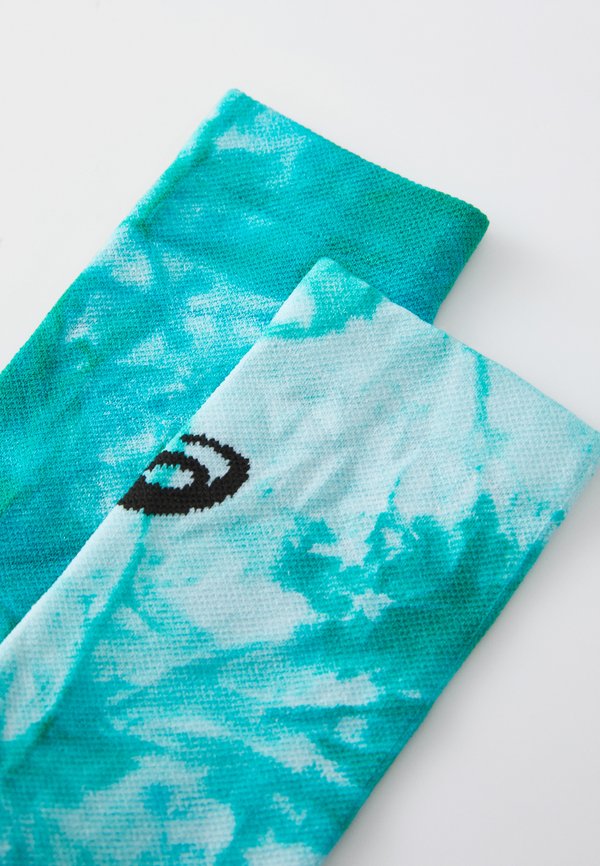 PERFORMANCE RUN CREW UNISEX - Sports socks - wave teal2